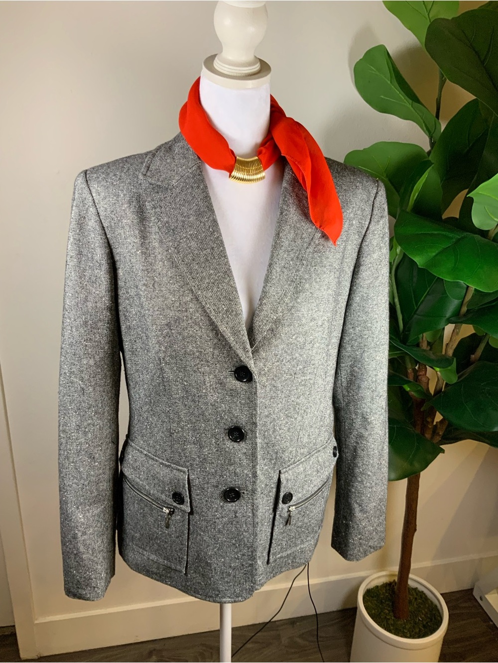Jones New York Gray Wool-Blend Tailored Blazer with Black Buttons
